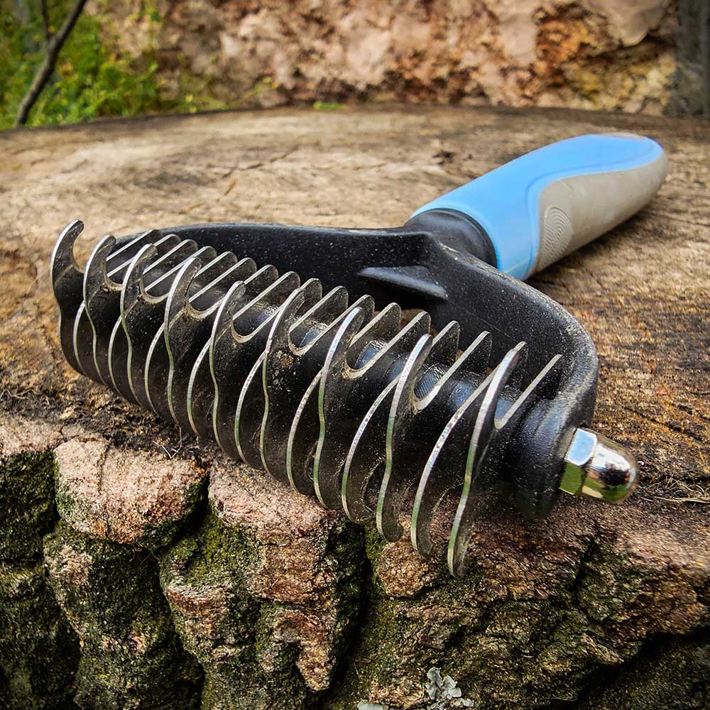 German Shepherd grooming brush 2